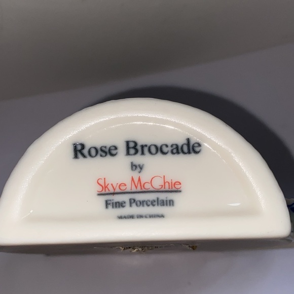 Skye McGhie Rose Brocade porcelain wall pocket - Picture 6 of 7